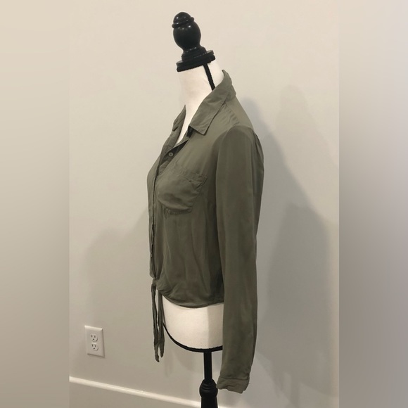 Forever 21 Cropped Blouse - Picture 2 of 3